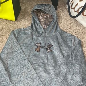Large Under Armor Sweatshirt